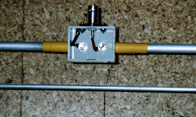 ���d����